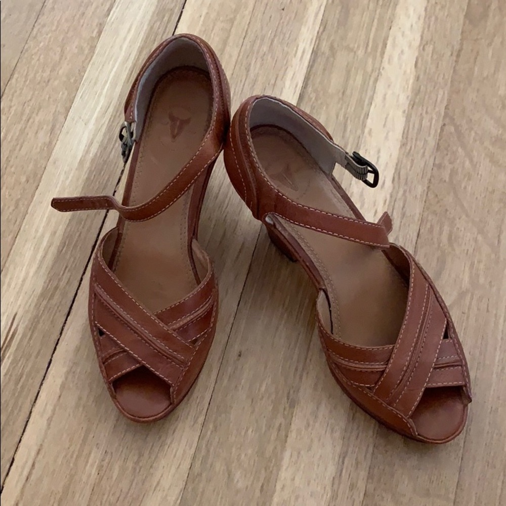 Brown leather FRYE shoes size 7
